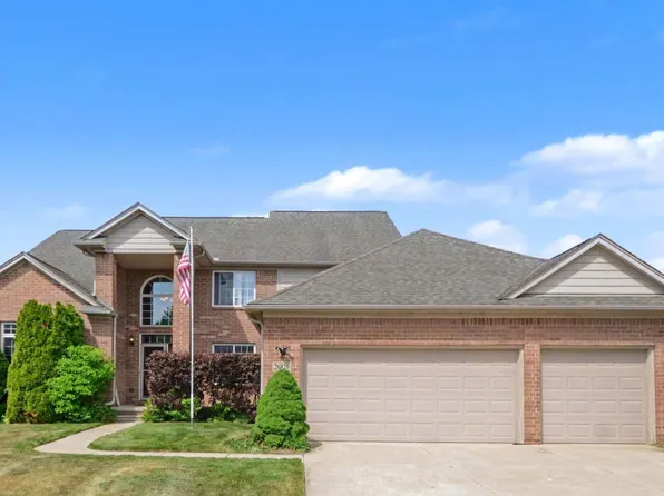 26820 Alderman Ct, Harrison Township, MI 48045