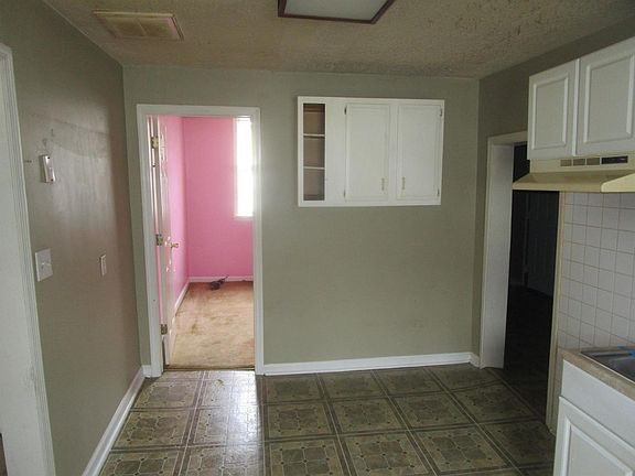 5th image of 208 Sparks Ave