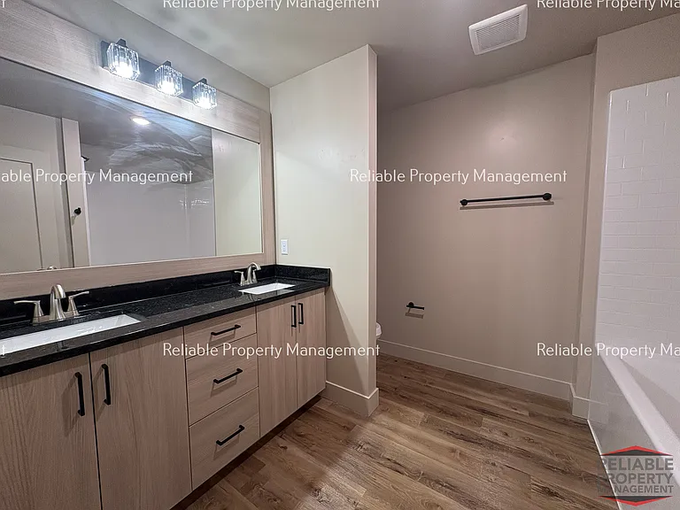 2713 Derrald Ave — Photo 11