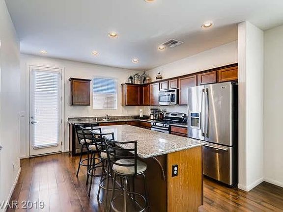 4th image of 10486 Highlands River St