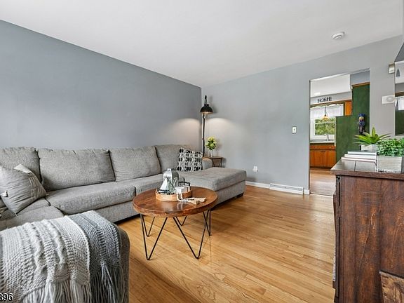 5th image of 30 Seminole Ave