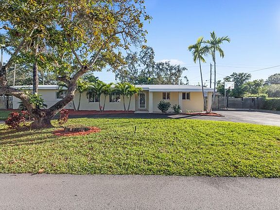 Attractive Front & Ample Parking