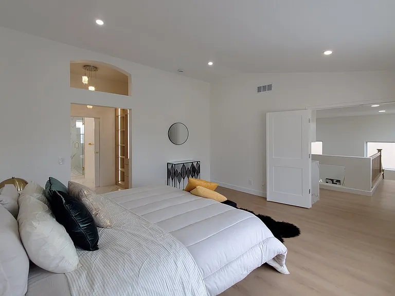 220 S Linhaven Cir — Photo 12