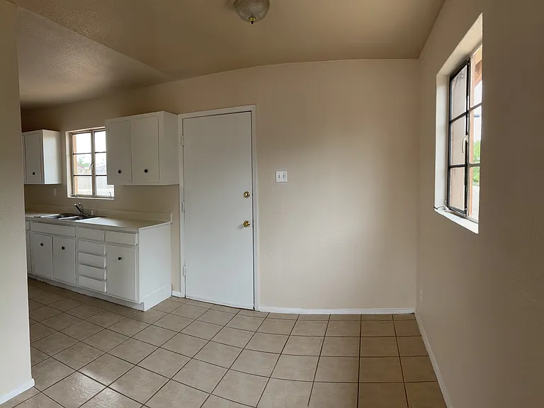 5140 Tropicana Ave — Photo 6
