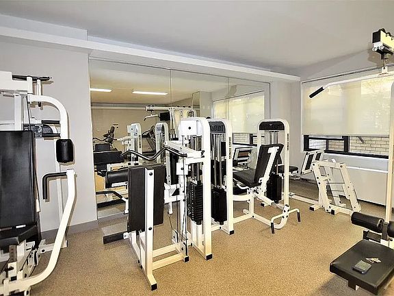 4th image of 333 E 49th St APT 3F