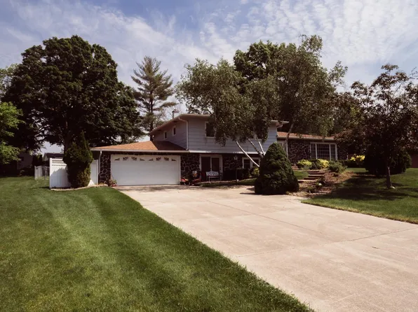 905 1st Ave, Charles City, IA 50616