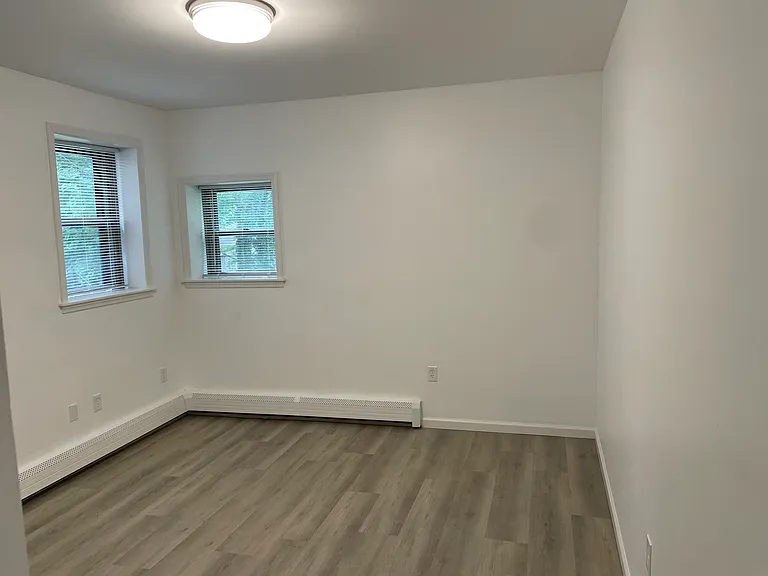 669 Ferry St — Photo 23