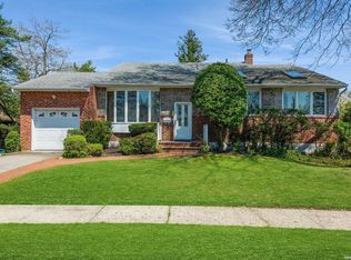 951 Madison Pl, Merrick, NY 11566