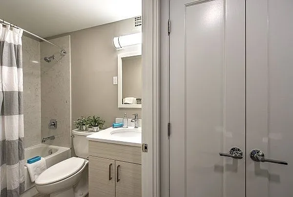 Full Bathroom