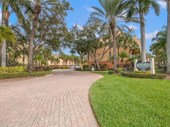 529 Sandy Hook Rd, Treasure Island, FL 33706