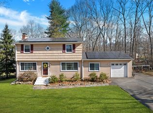 10 West Dr, Gales Ferry, CT 06335