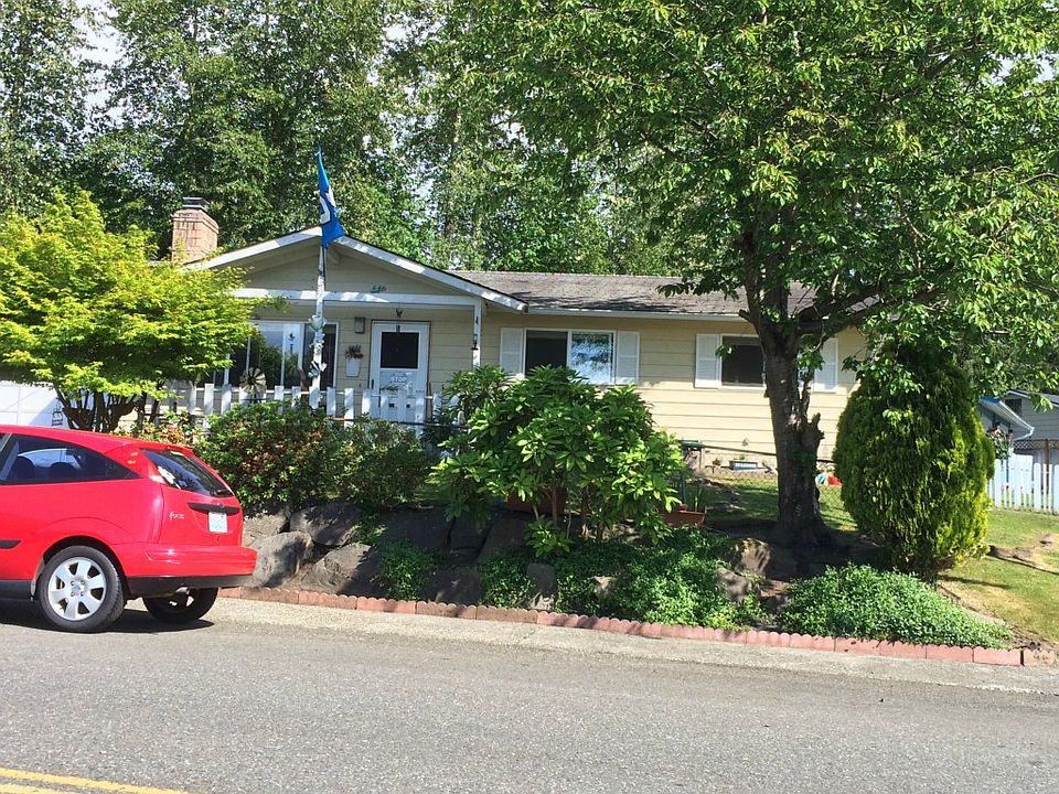 2nd image of 915 87th Dr NE