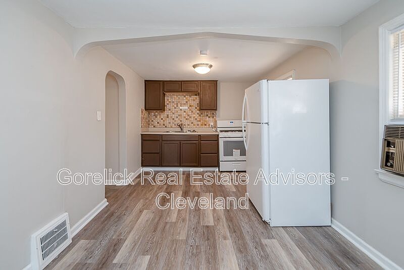 1st image of 11114 Vernon Ave