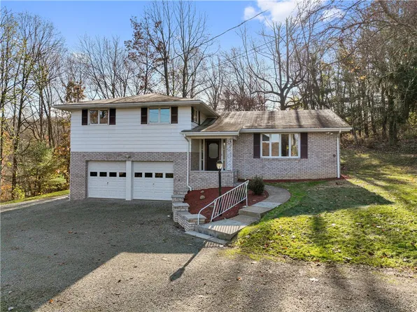 925 Maple Dr, Greensburg, PA 15601