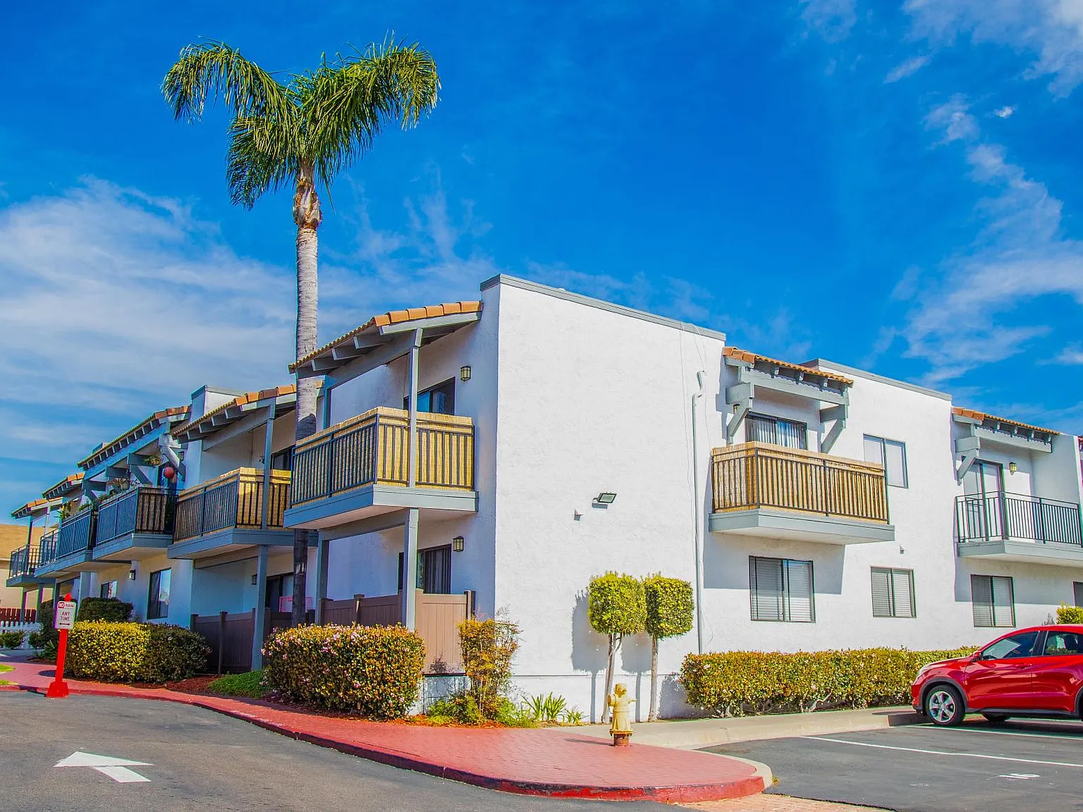 Vista Pacific Apartments — Photo 3