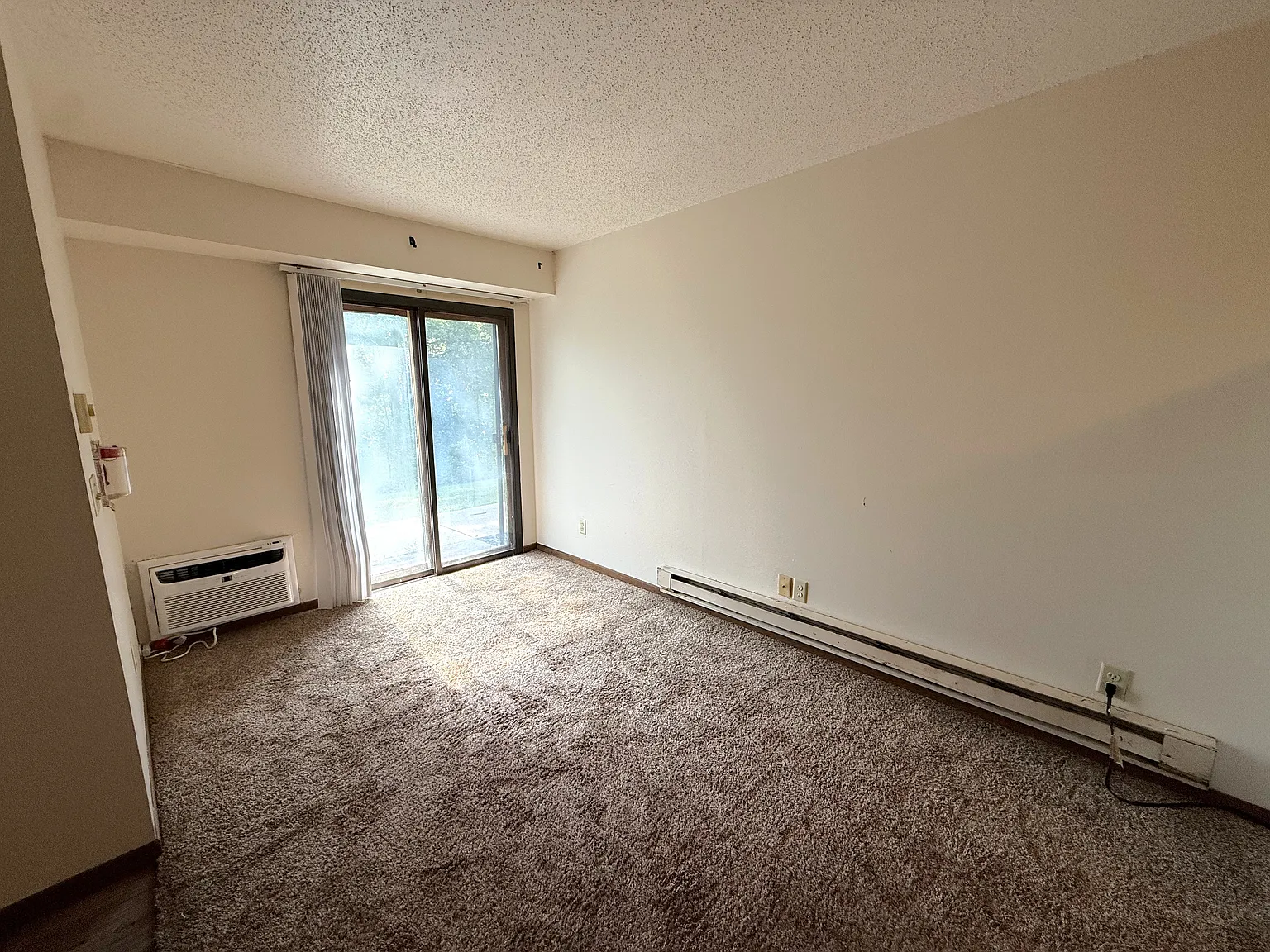 Studio, 100 sqft, $665 — Photo 4