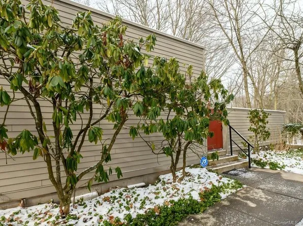 1 Charlton Hill Road #1, Hamden, CT 06518