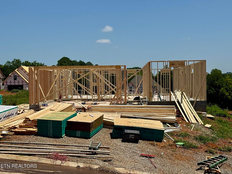 1st image of 326 Rugby Manor Ln