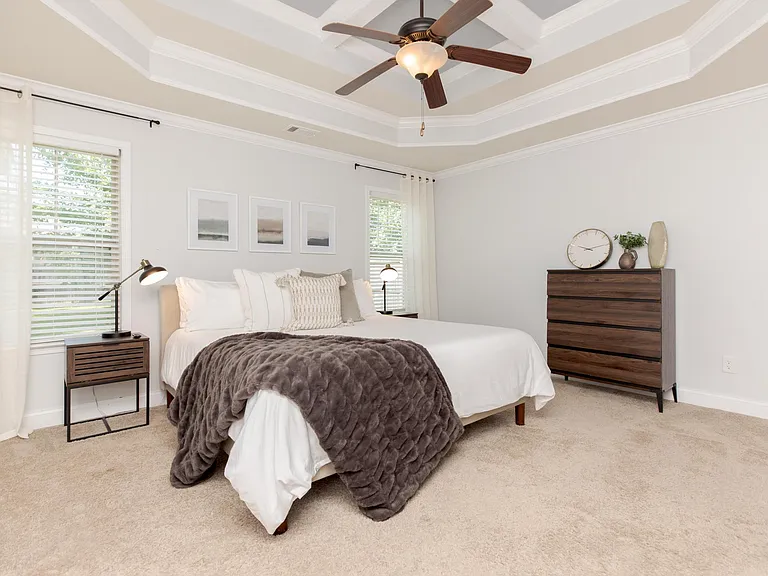 Master Bedroom w/King Bed & TV streaming