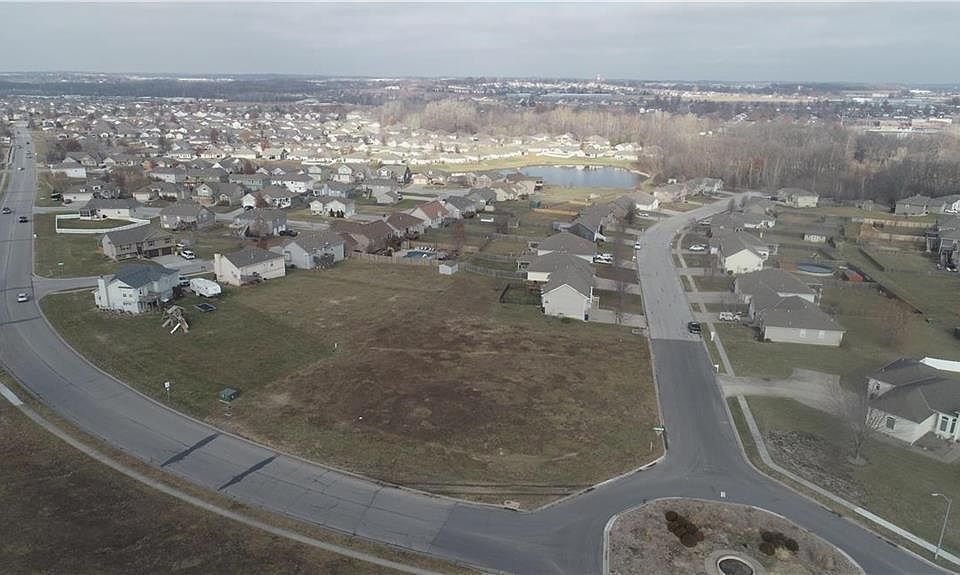 1st image of 510 SW Cross Creek Dr