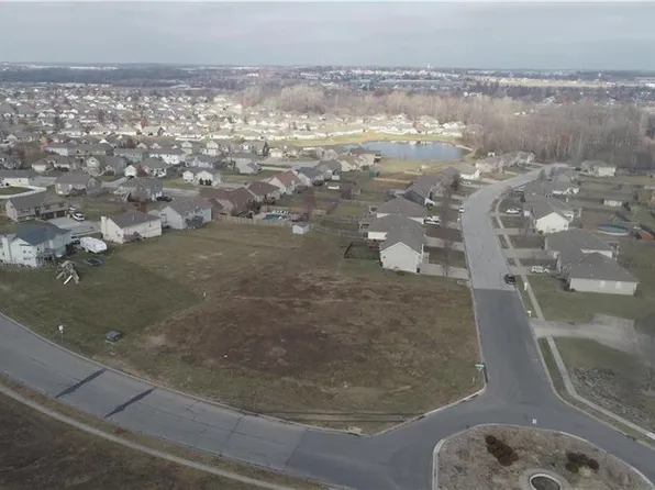 510 SW Cross Creek Dr, Grain Valley, MO 64029