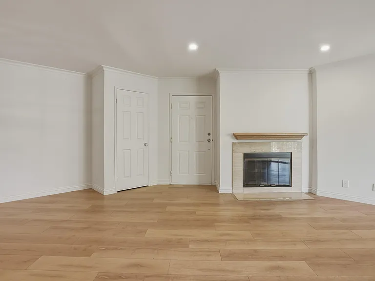 675 Oak Run Trl #301 — Photo 1