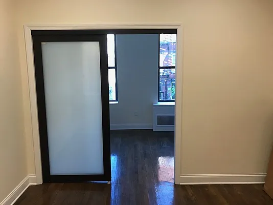 Rented by Salon Realty Corp | media 10