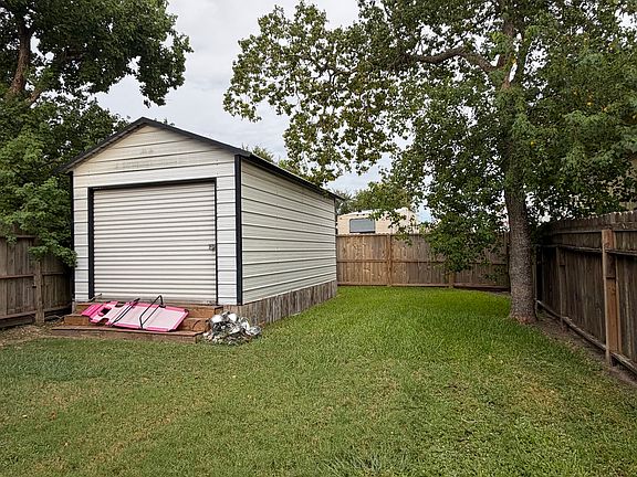 5th image of 611 24th St #A