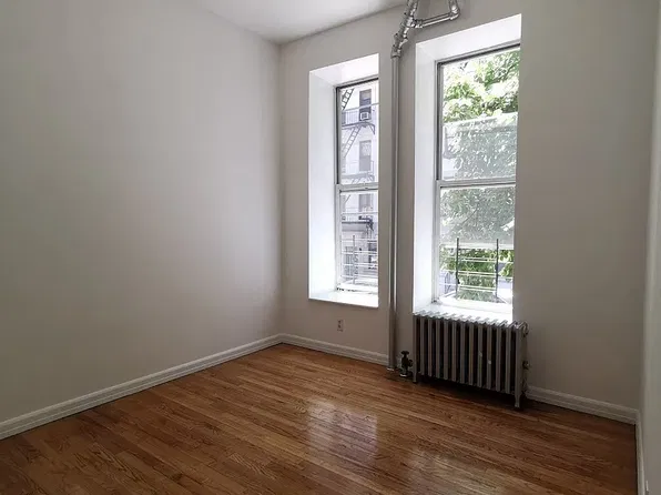 235 E 24th St #1D, New York, NY 10010
