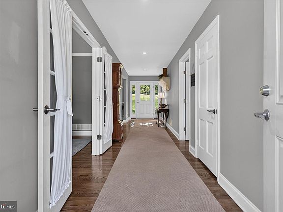 2nd image of 706 Abbey Rd