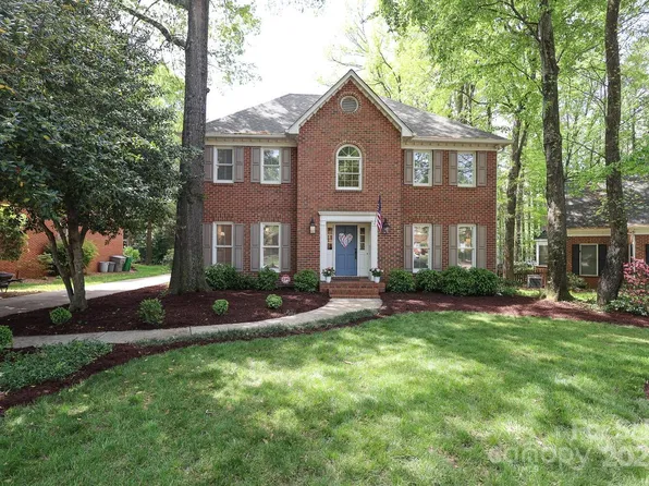 6910 Green Turtle Dr, Charlotte, NC 28210