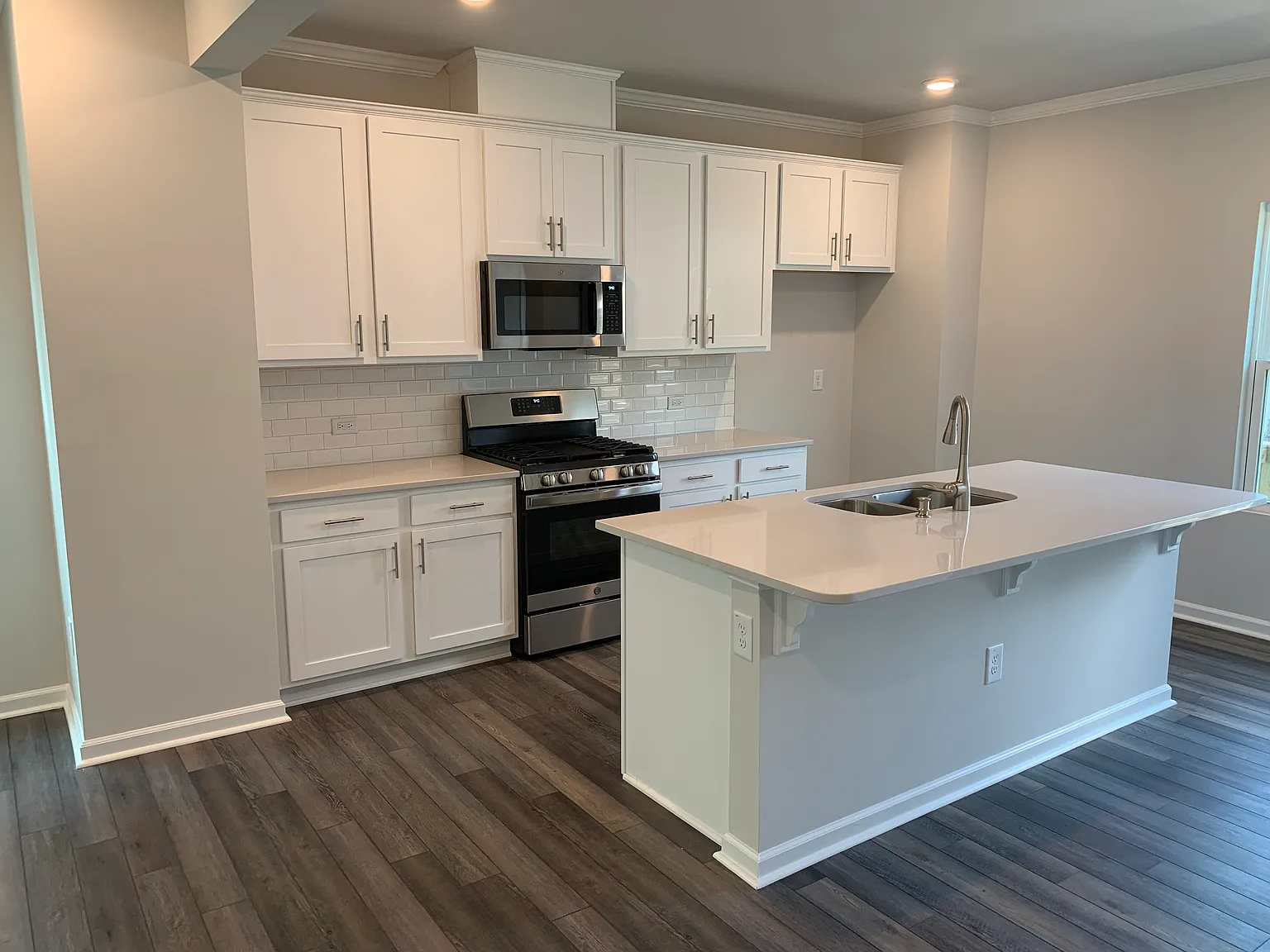 4 bed, 2280 sqft, $2,600 — Photo 4