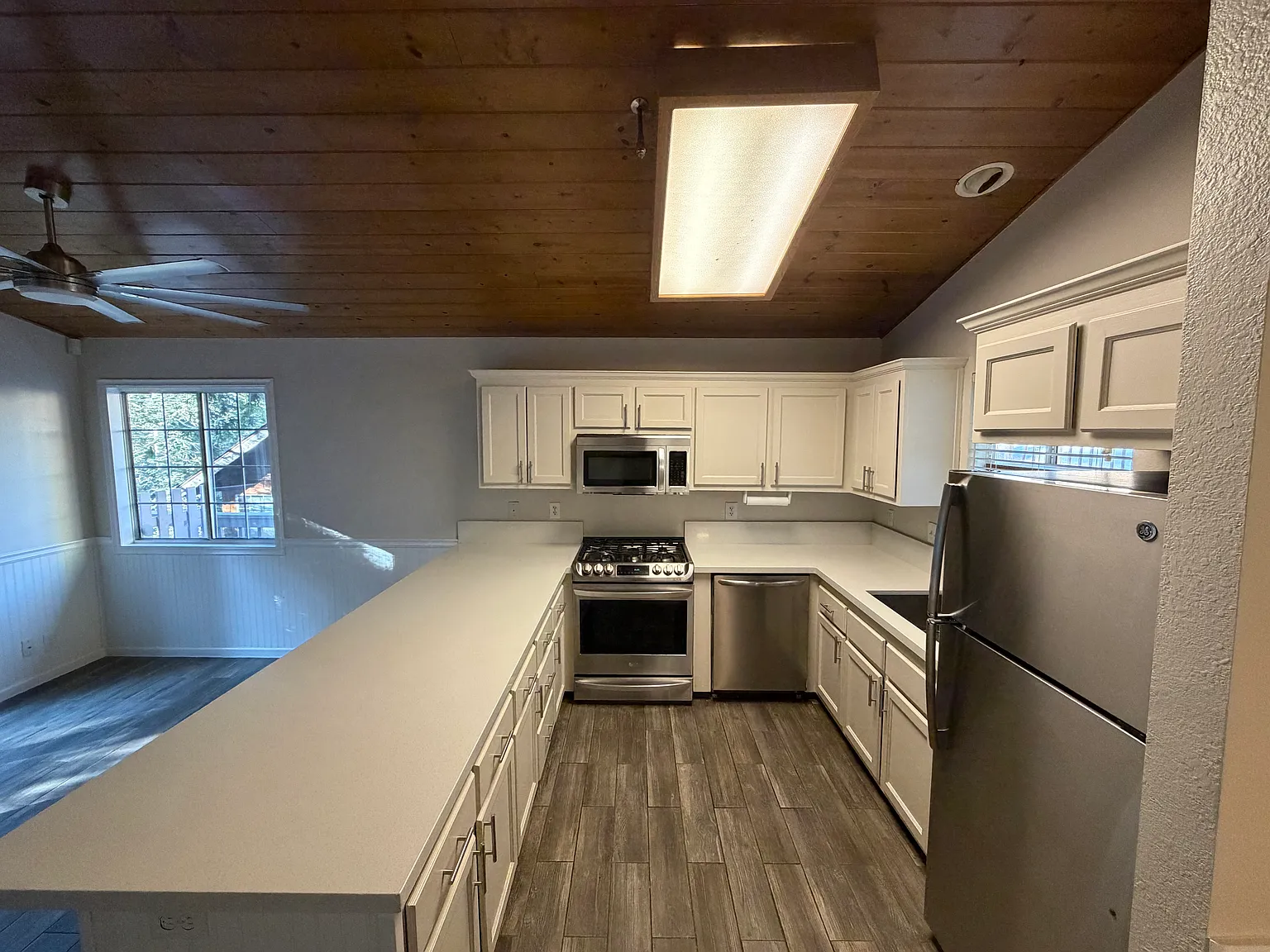 3 bed, 2.5 bath, 1265 sqft, $2,499 — Photo 4