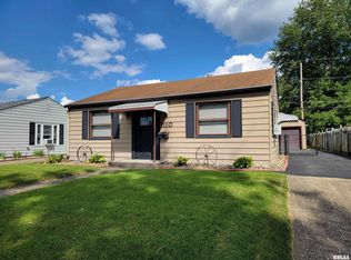 1110 39th St, Moline, IL 61265