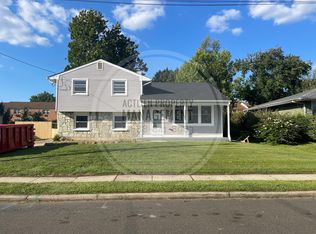 17 Larkin Rd, Burlington, NJ 08016