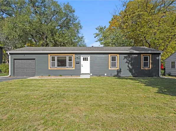 8122 W 92nd Ter, Overland Park, KS 66212