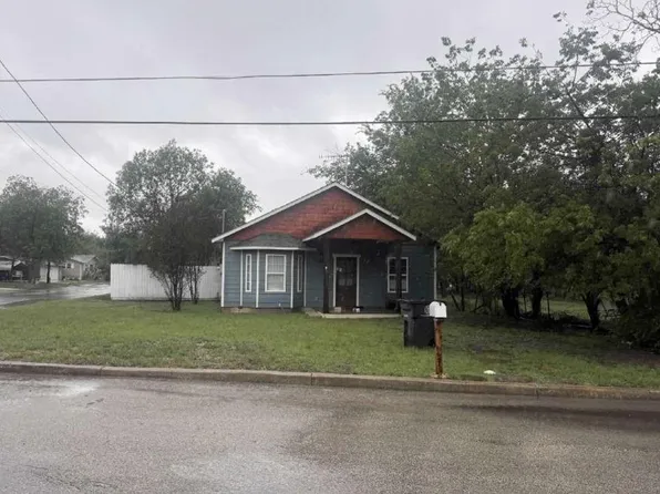 1696 W Mill St, New Braunfels, TX 78130
