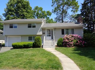 162 Woodbine Cir, Needham, MA 02494