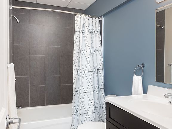 5th image of 437 Howard Ave #Townhouse