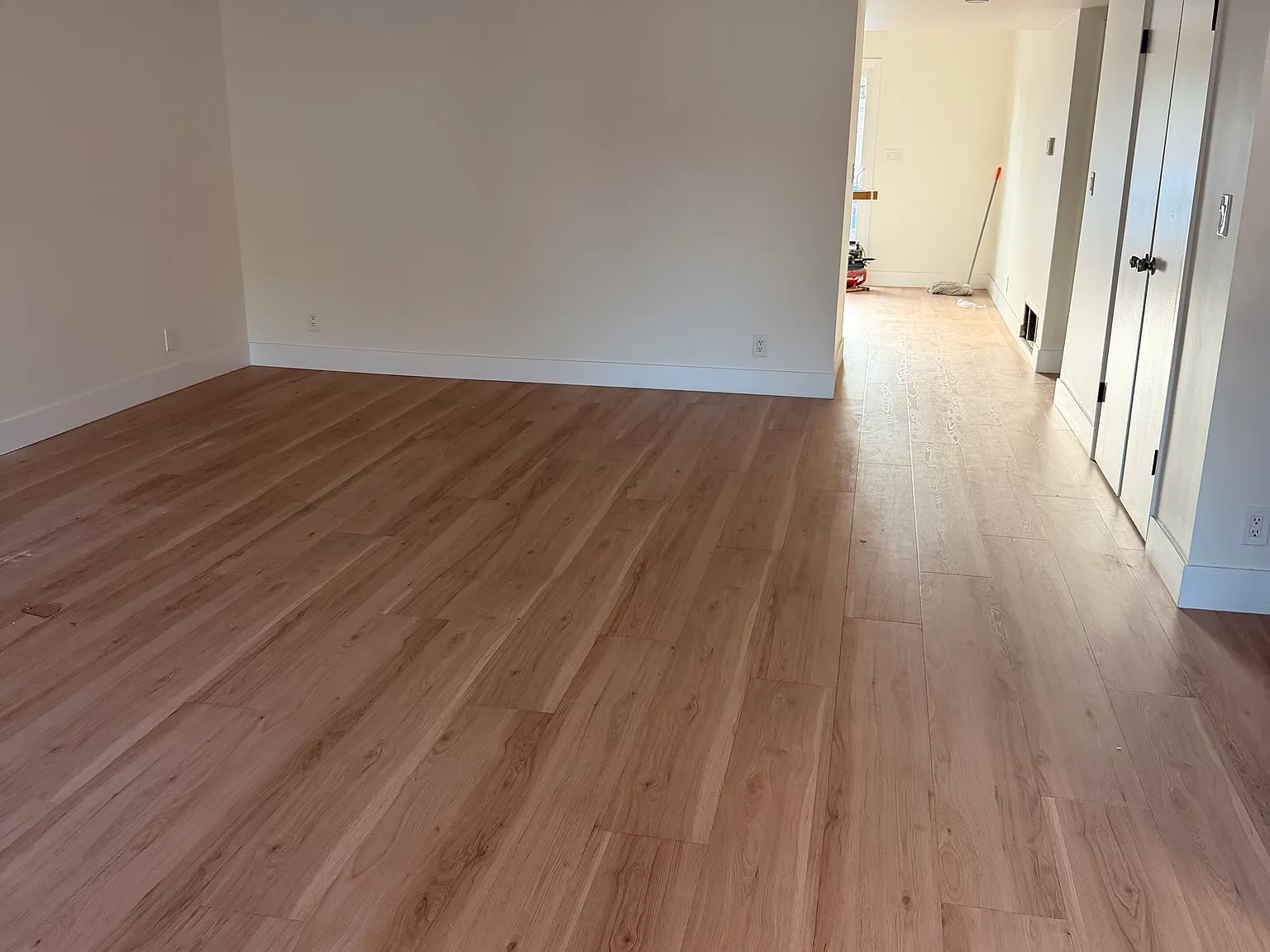5 bed, 2220 sqft, $5,500 — Photo 3