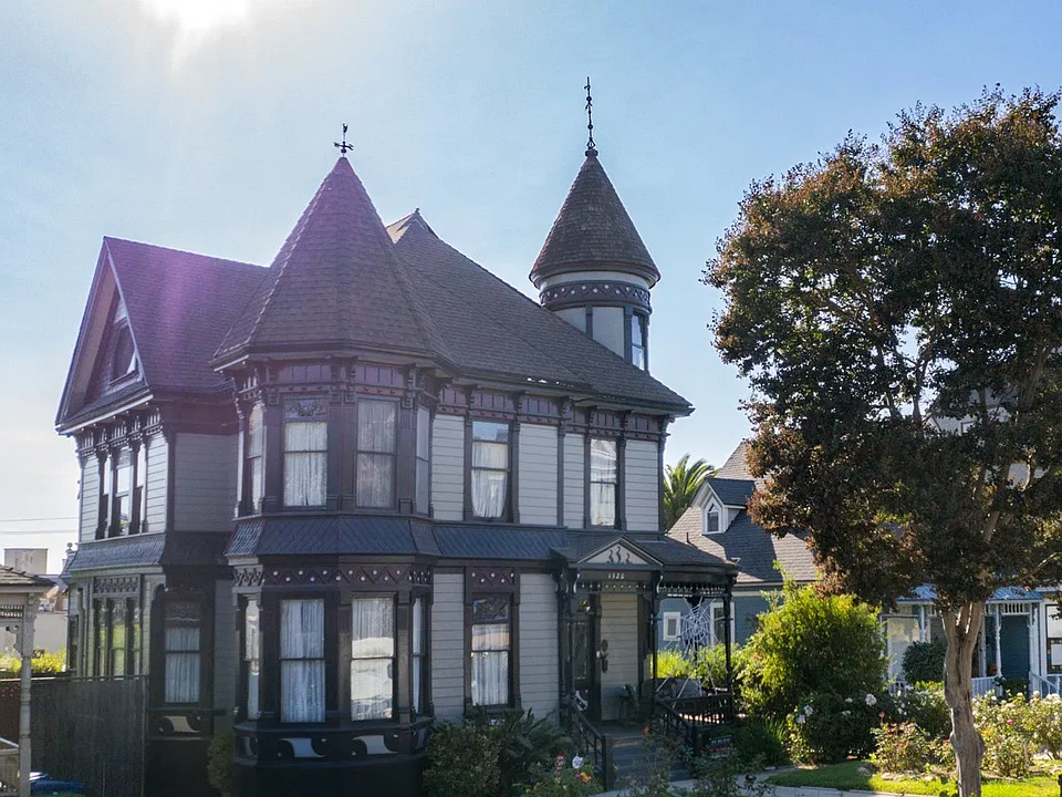 Carroll Ave