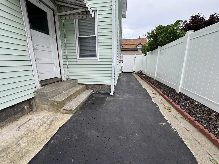 42 Hall Pl — Photo 15