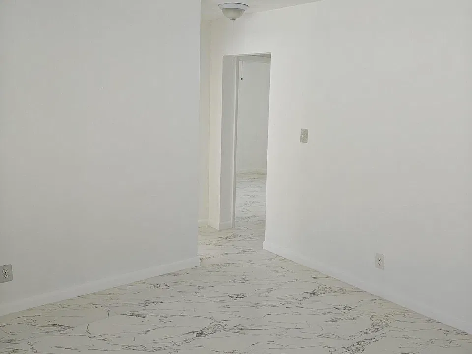Building Photo 4