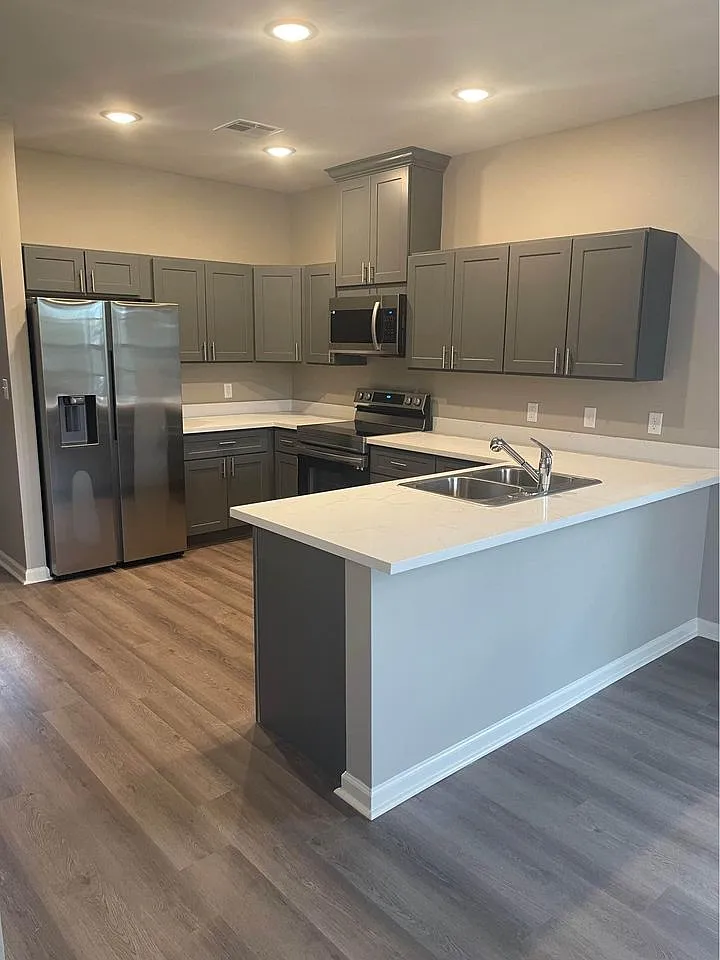 120 Thornton Ln — Photo 3