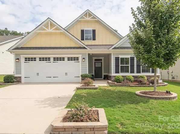 10035 Lilac Ct, Charlotte, NC 28215