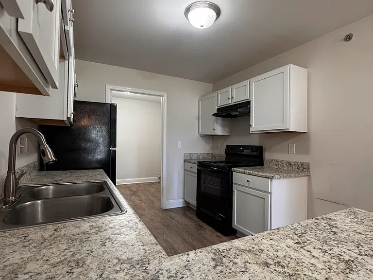 200 Walnut Hill Dr #D — Photo 6