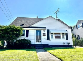 25894 Waldorf St, Roseville, MI 48066