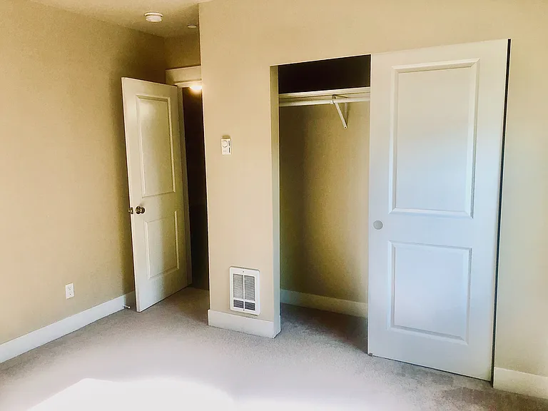 1617 Southlane Apartments — Photo 5
