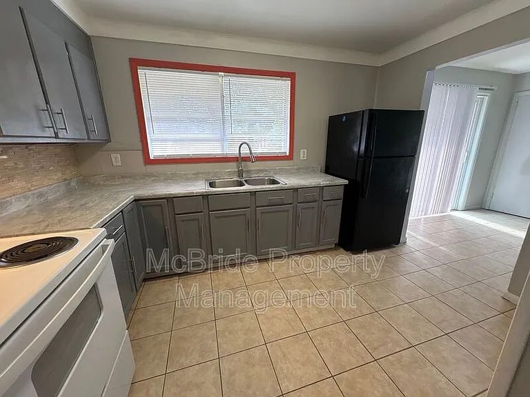 1437 Ridgewood Dr — Photo 5