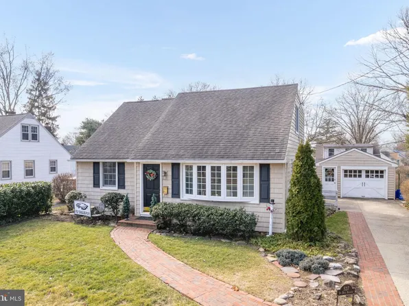 527 Dubois Ave, Barrington, NJ 08007